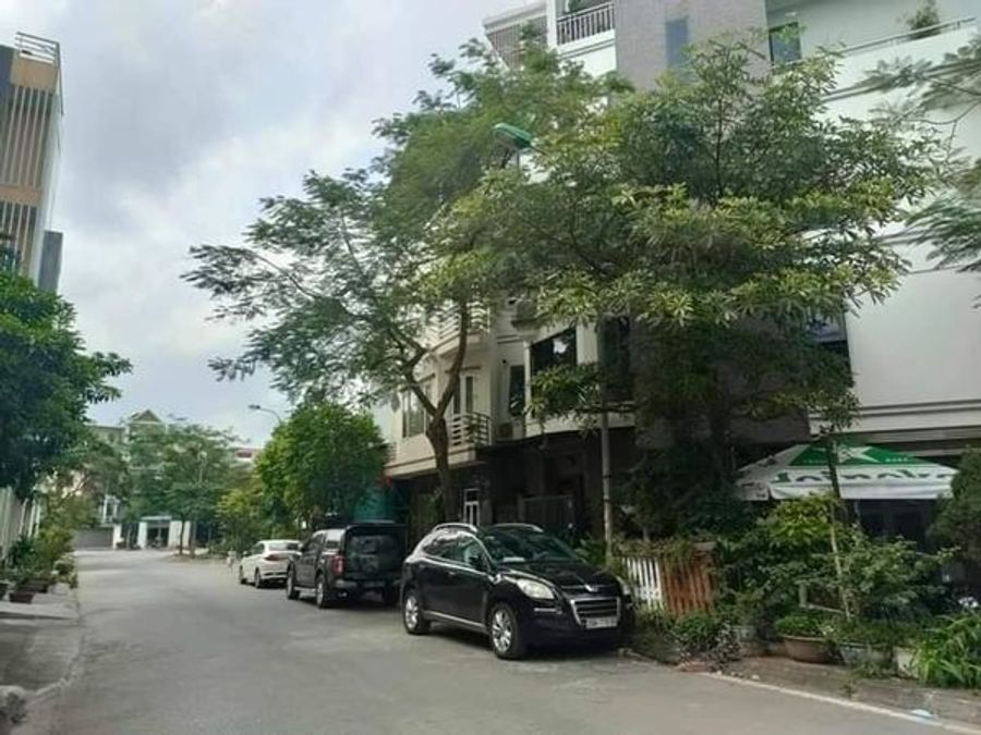 Bán đất lô góc phố Cổ Linh – 90m2, 1 tầng, mt 11m, giá chào 11 tỷ, (có thương lượng).